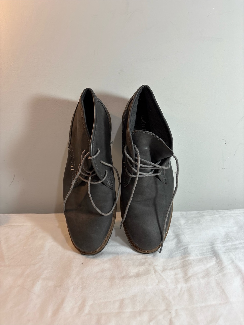 Varese Men's Casual Lace-Up Shoes in Dark Gray. 8/21